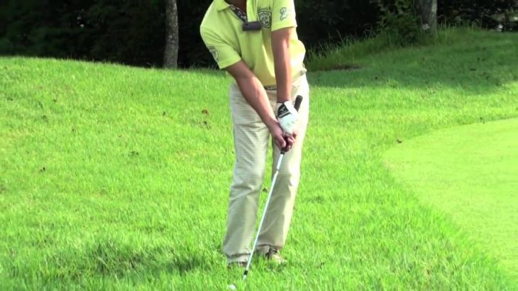 ゴルフ　グリーン周りの逆目のラフからのアプローチ – 今井純太郎